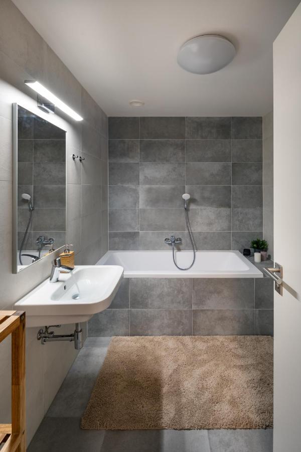 Prague Days - Exclusive Condo In Trendy Neighbourhood Buitenkant foto